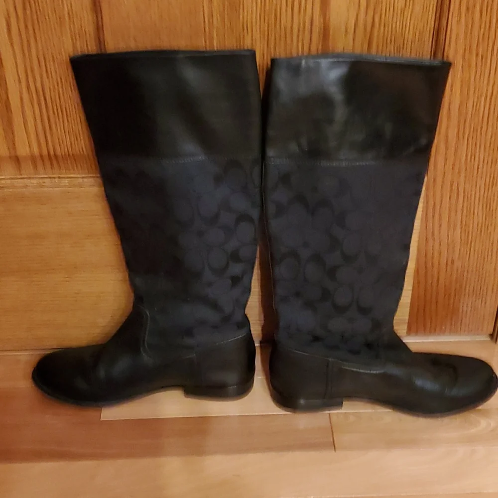 Coach Chrissi black boots size 7. Leather and Classic Coach print fabric uppers. - Picture 4 of 7